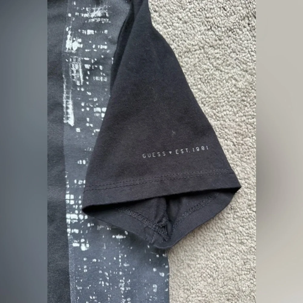 Guess Los Angeles California graphic t-shirt size Medium‎ - Picture 3 of 6